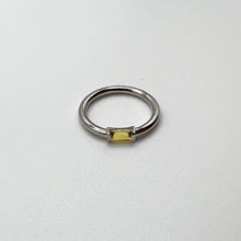 Load image into Gallery viewer, Ring LAURE 18K Gold Ring Yellow Sapphire Baguette Cut
